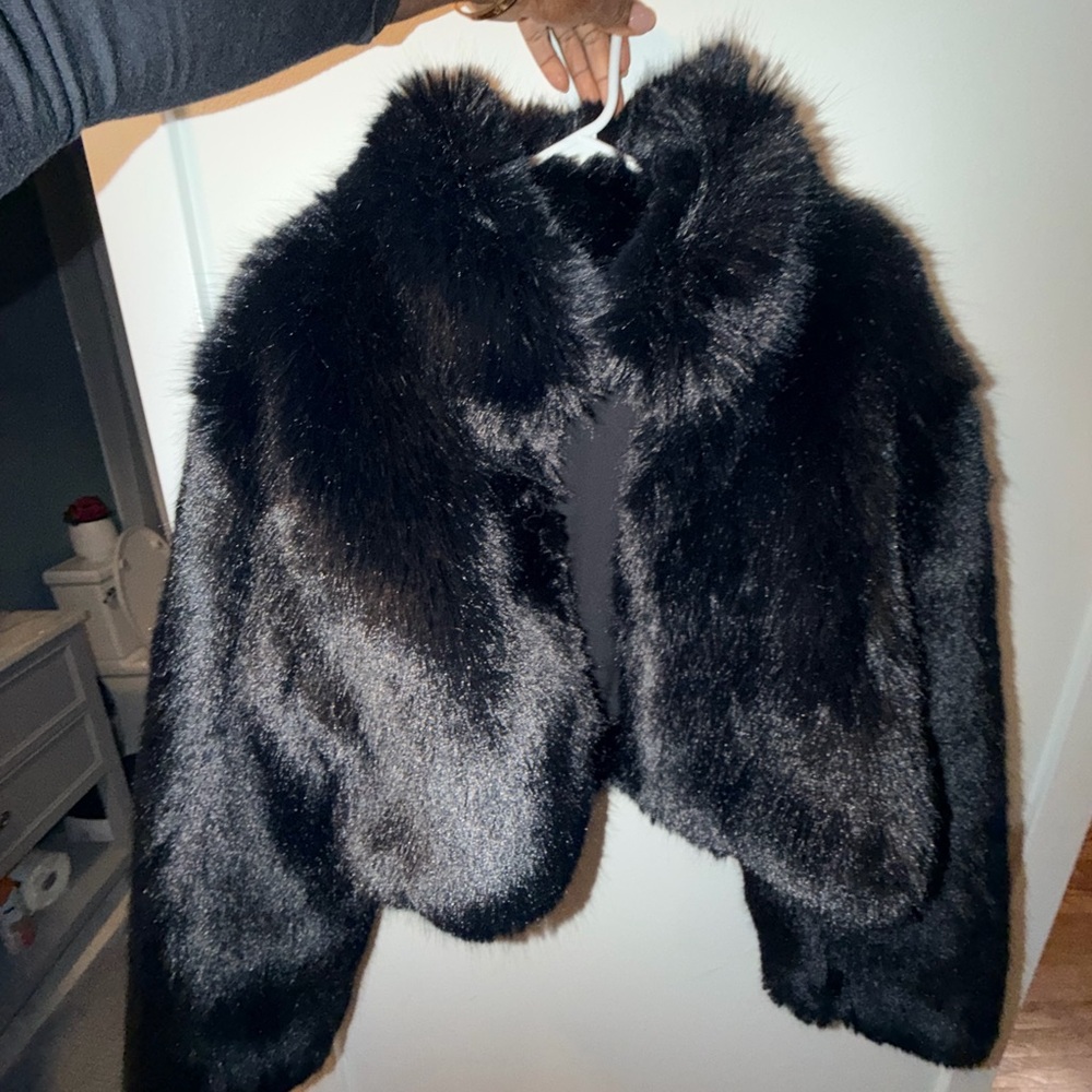 ALO Opulent Faux Fur Cropped Jacket